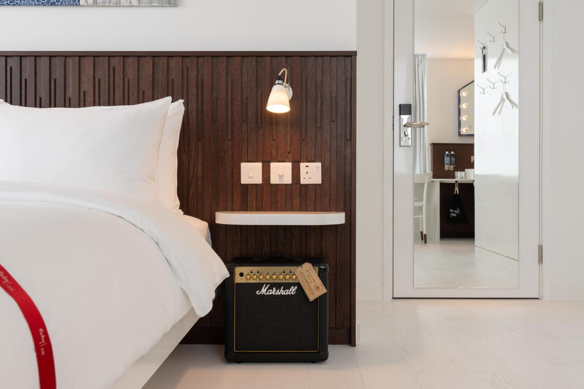 Ruby Zoe Hotel Лондон Экстерьер фото