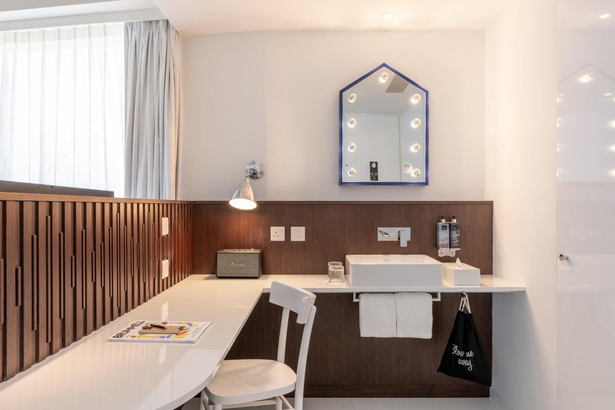 Ruby Zoe Hotel Лондон Экстерьер фото